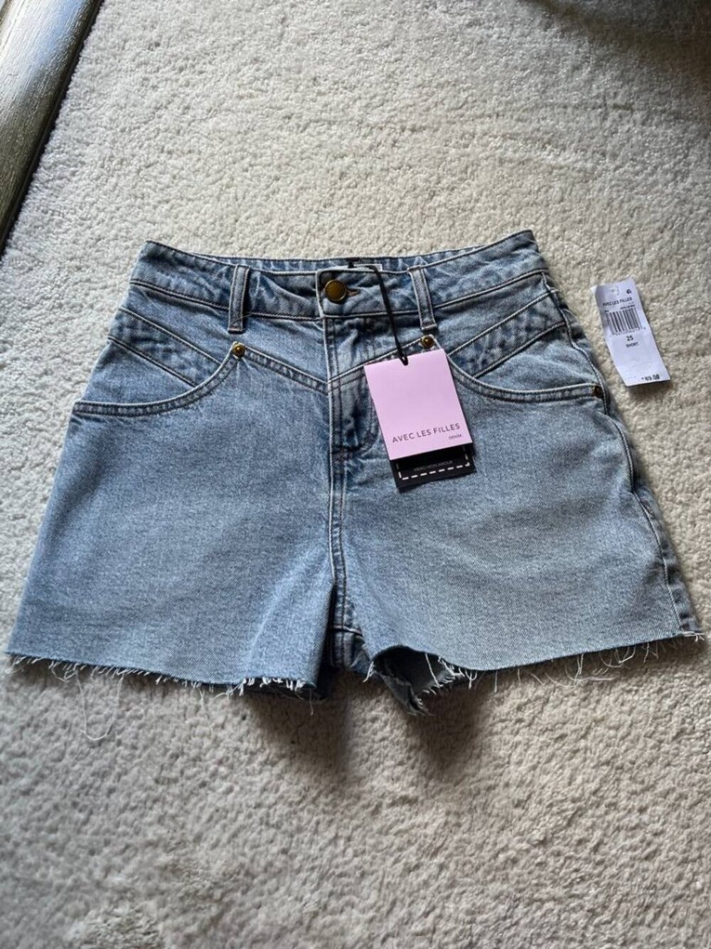 NWT Avec Les Filles Light Wash High-Rise Denim Cutoff Shorts Size 25